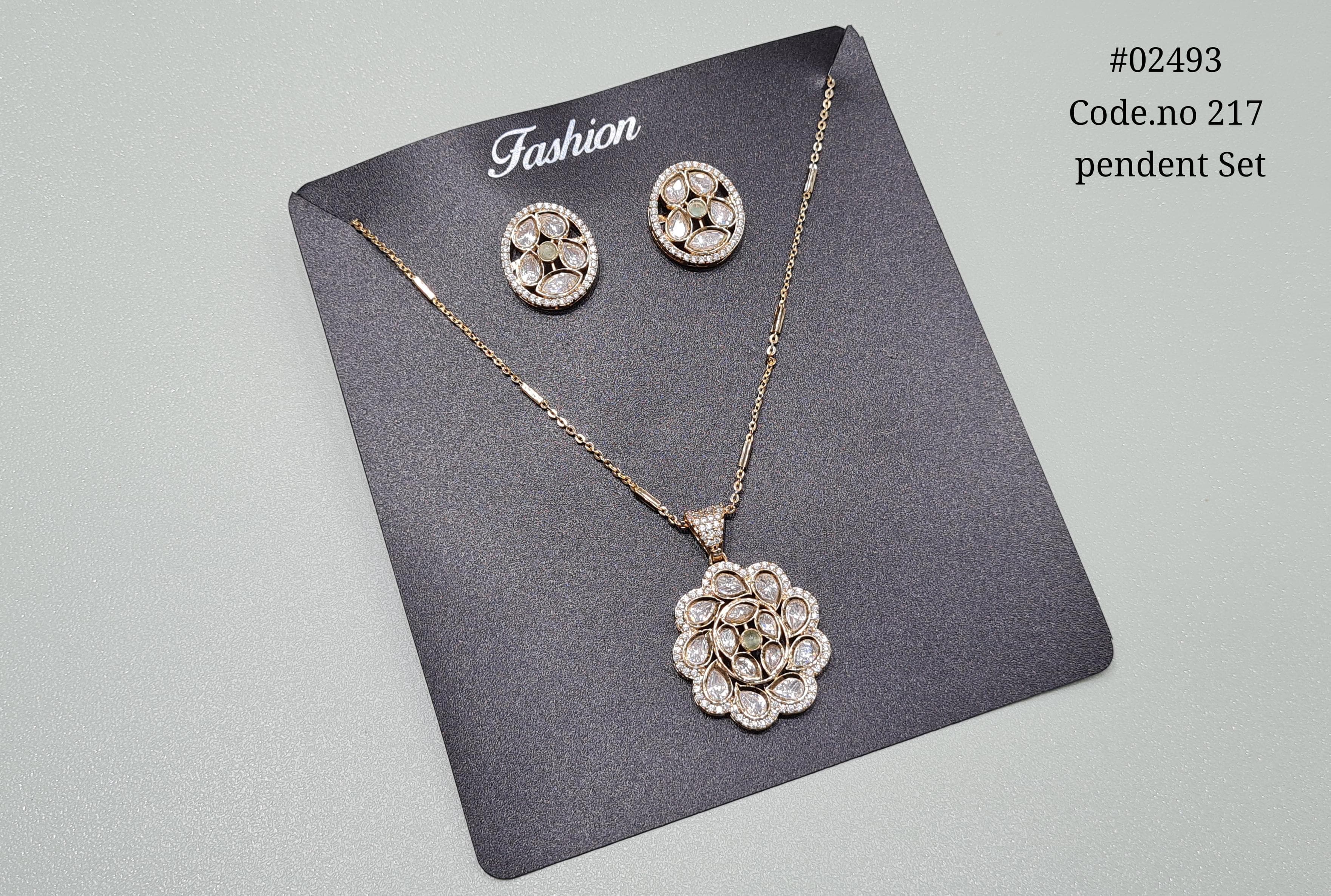 Kundan Pendant 02493 - 3