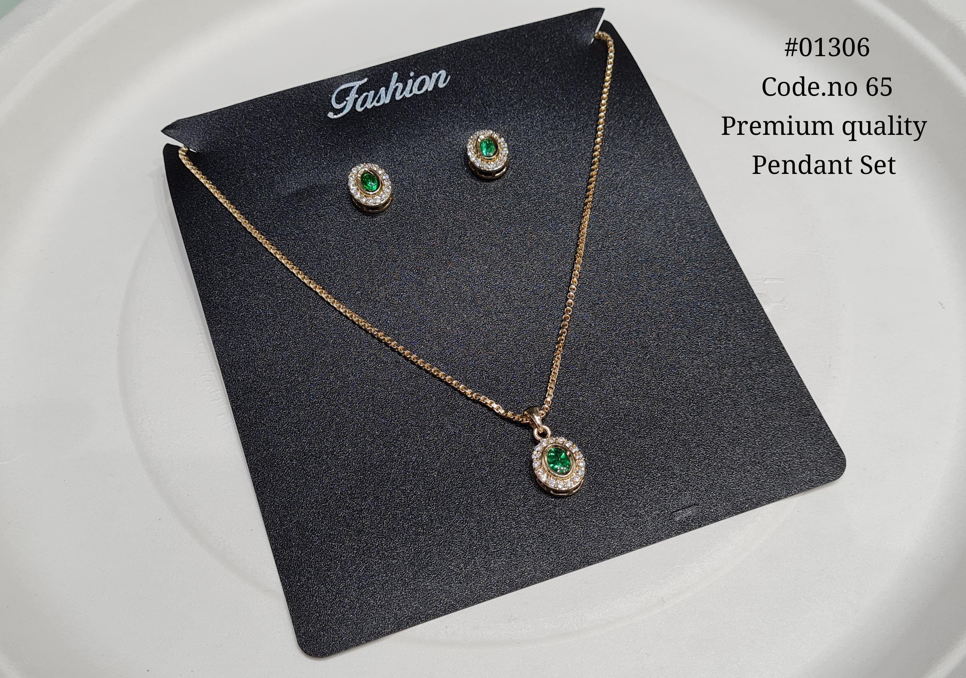 Kundan Pendant 01306