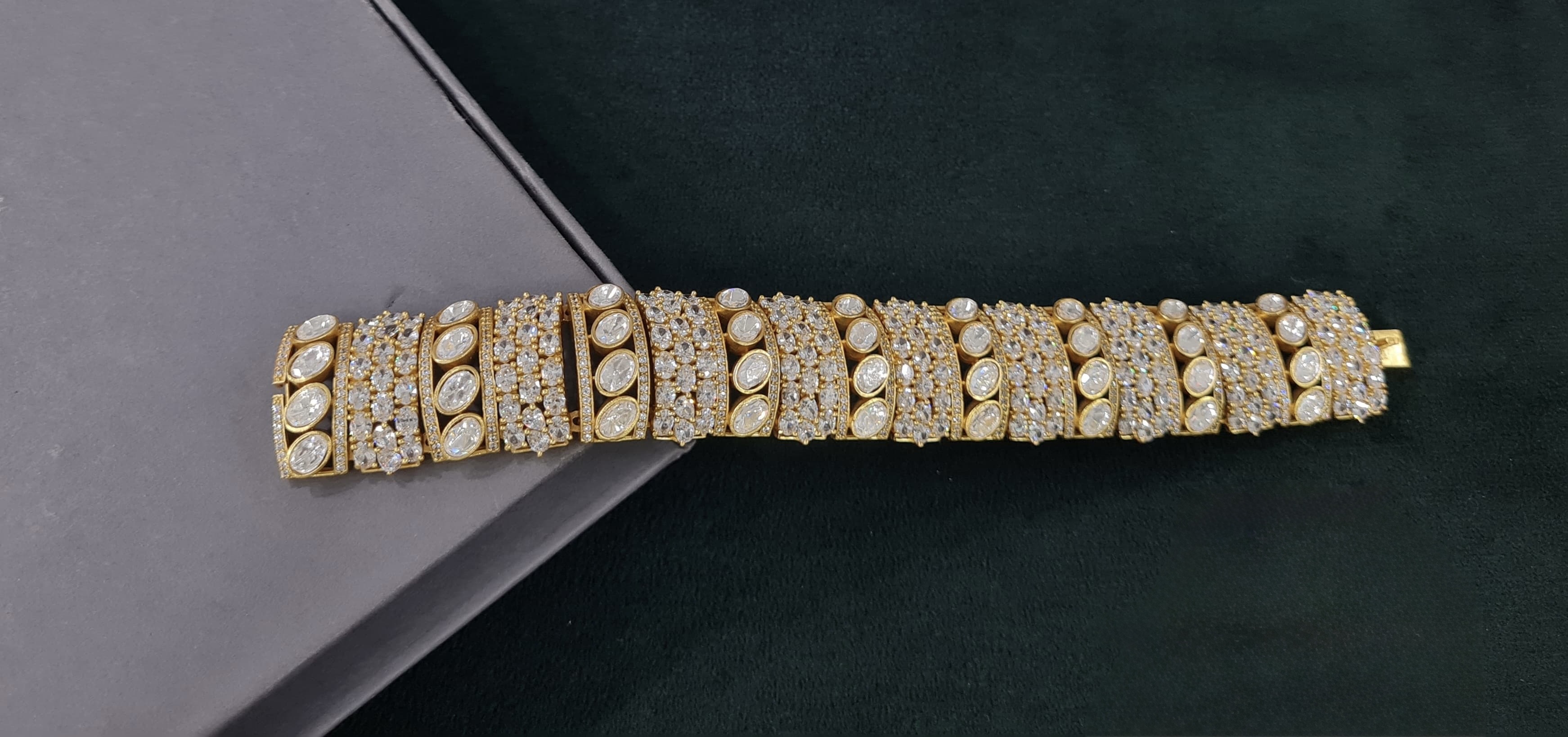 Kundan Bracelet 06434 - 3