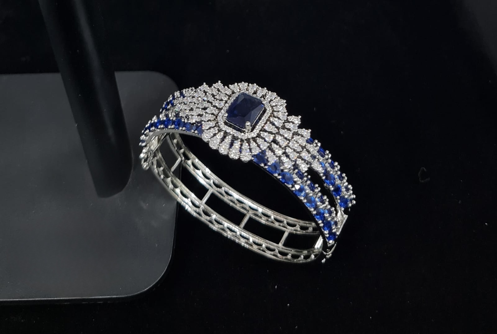 Royal Radiance Cuff 08246 - 5