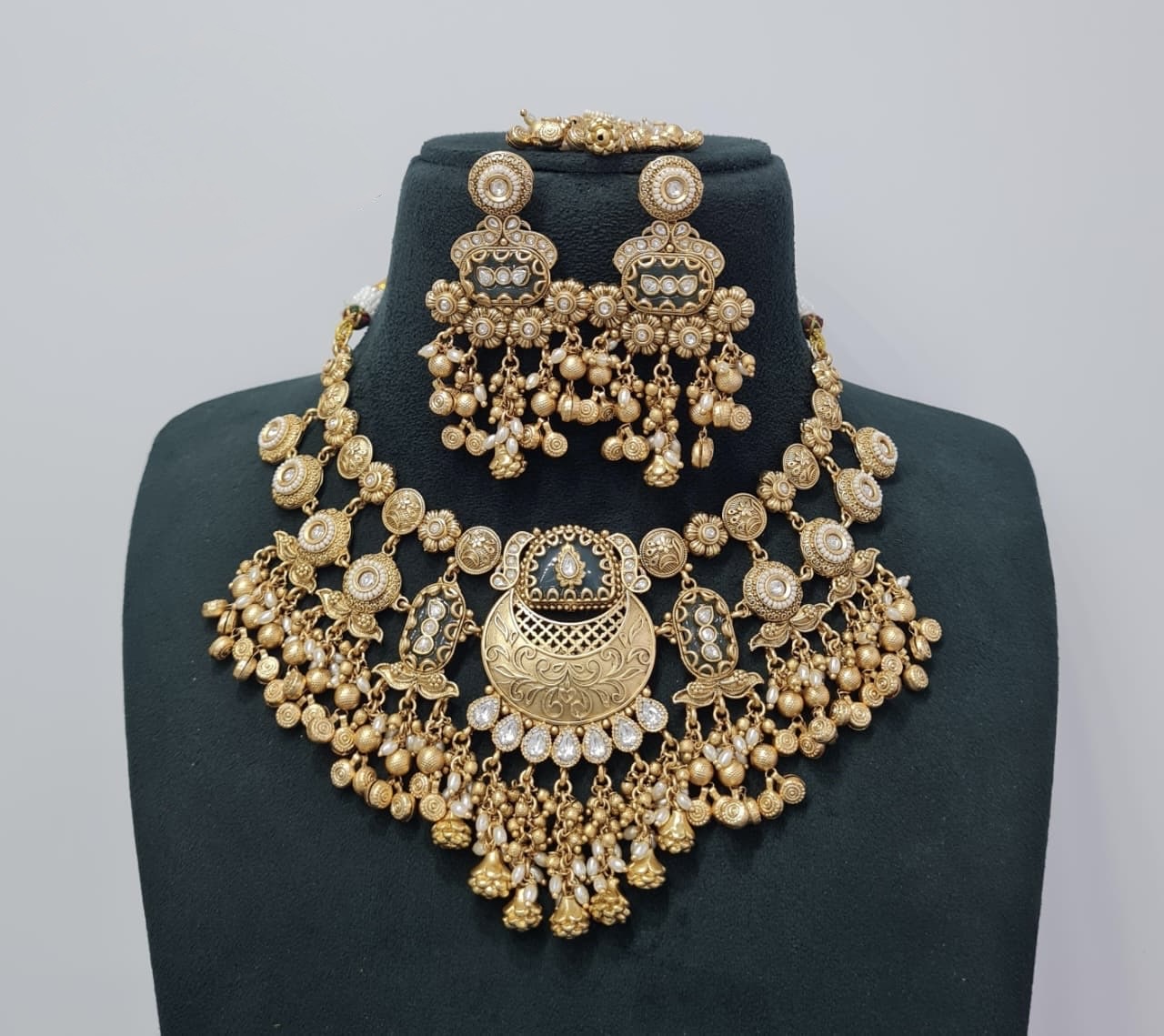 Heritage Necklace 07474 - 5