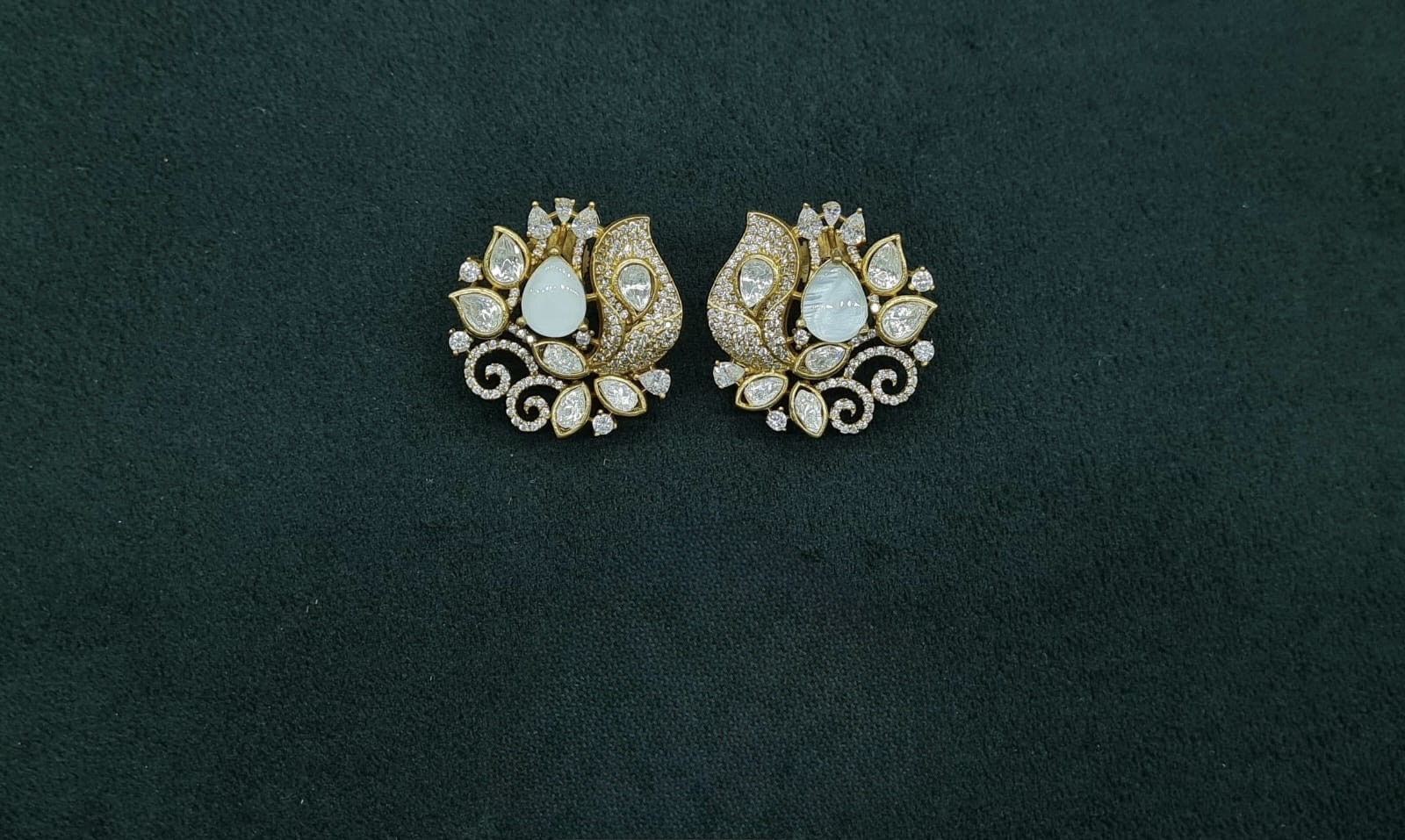 Kundan Tops 08979 - 8