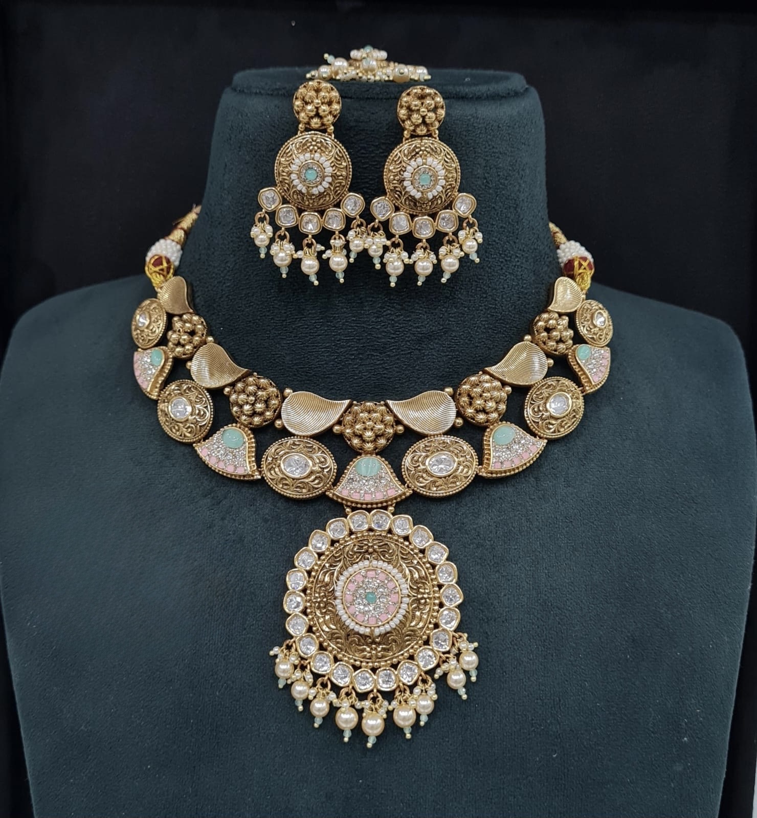 Heritage Necklace 09634 - 4