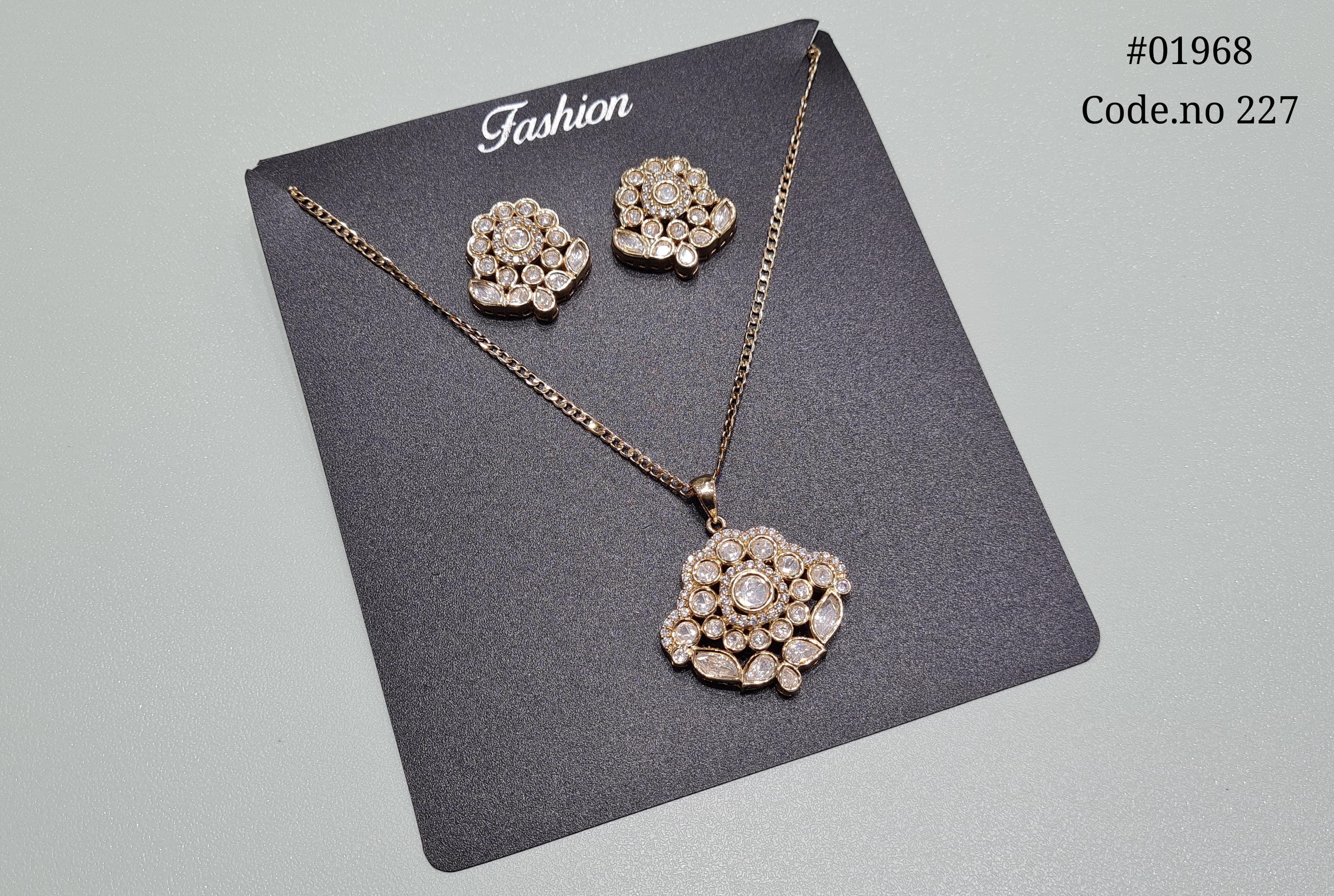 Kundan Pendant set 01968 - 3