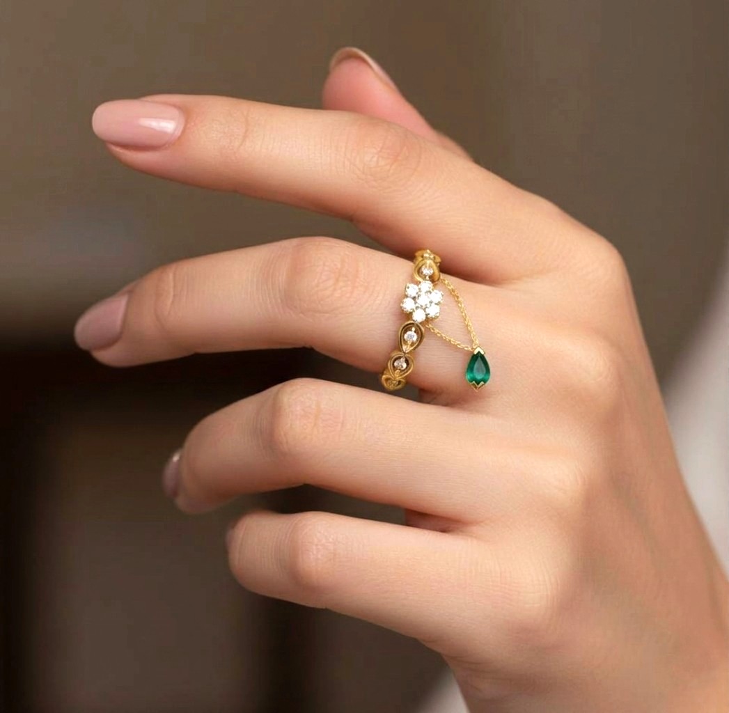Luxe Regal Muse Diamond Ring