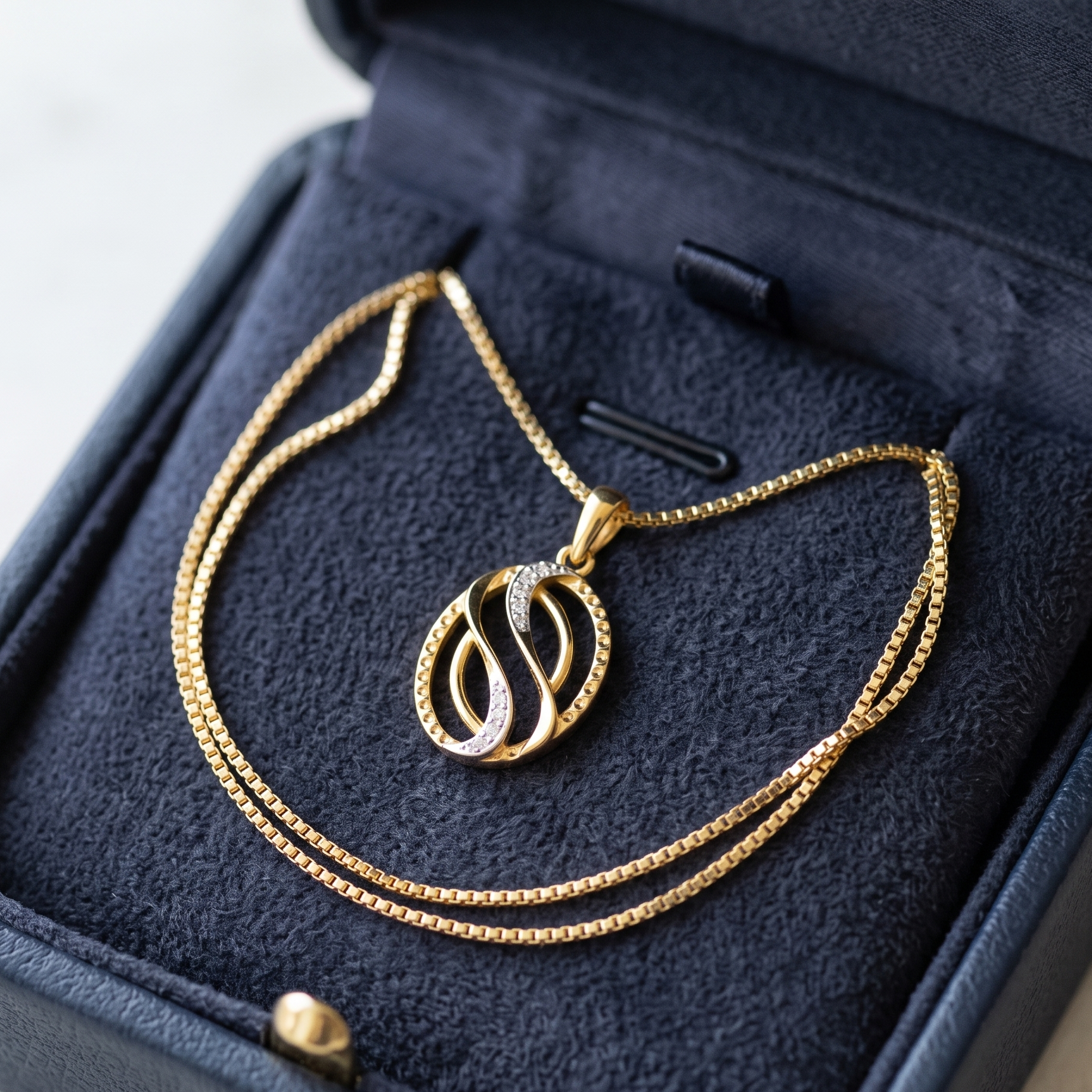 Eternal Leaf Diamond Pendant