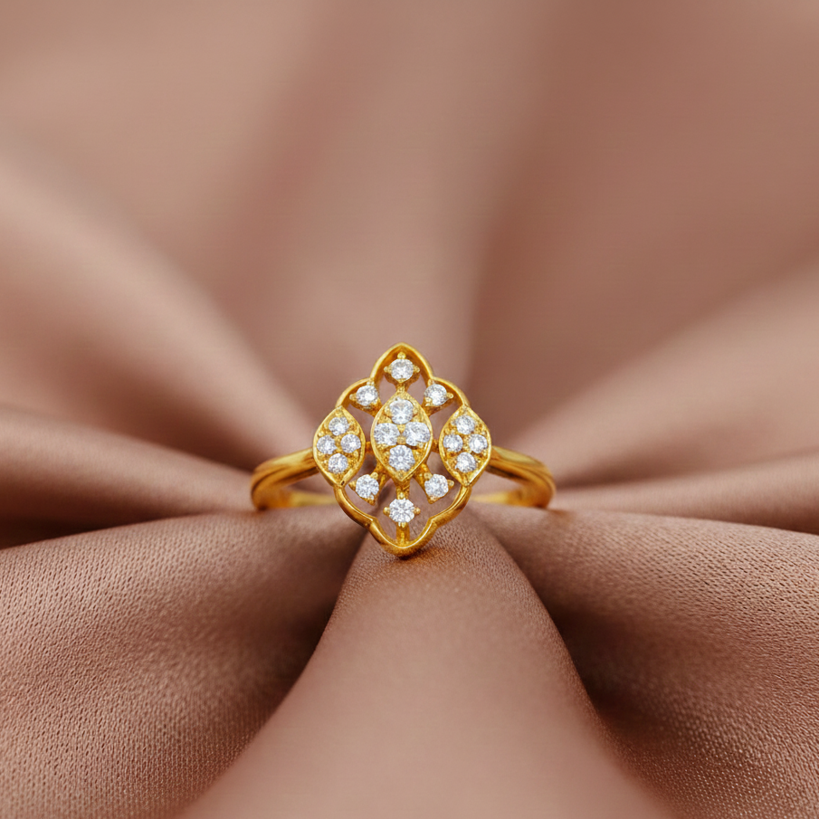 Queen's Radiance Ivy Diamond Ring - 3