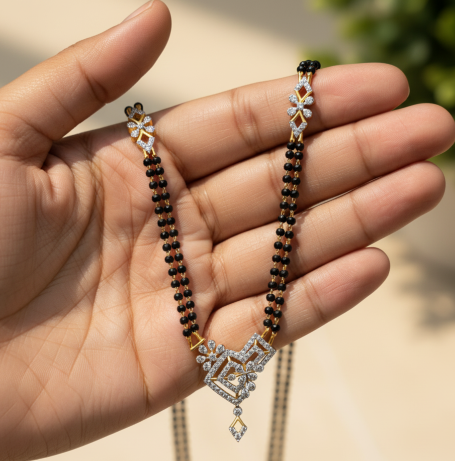 Sleek Gold Diamond Tanmaniya for Modern Styling - 3