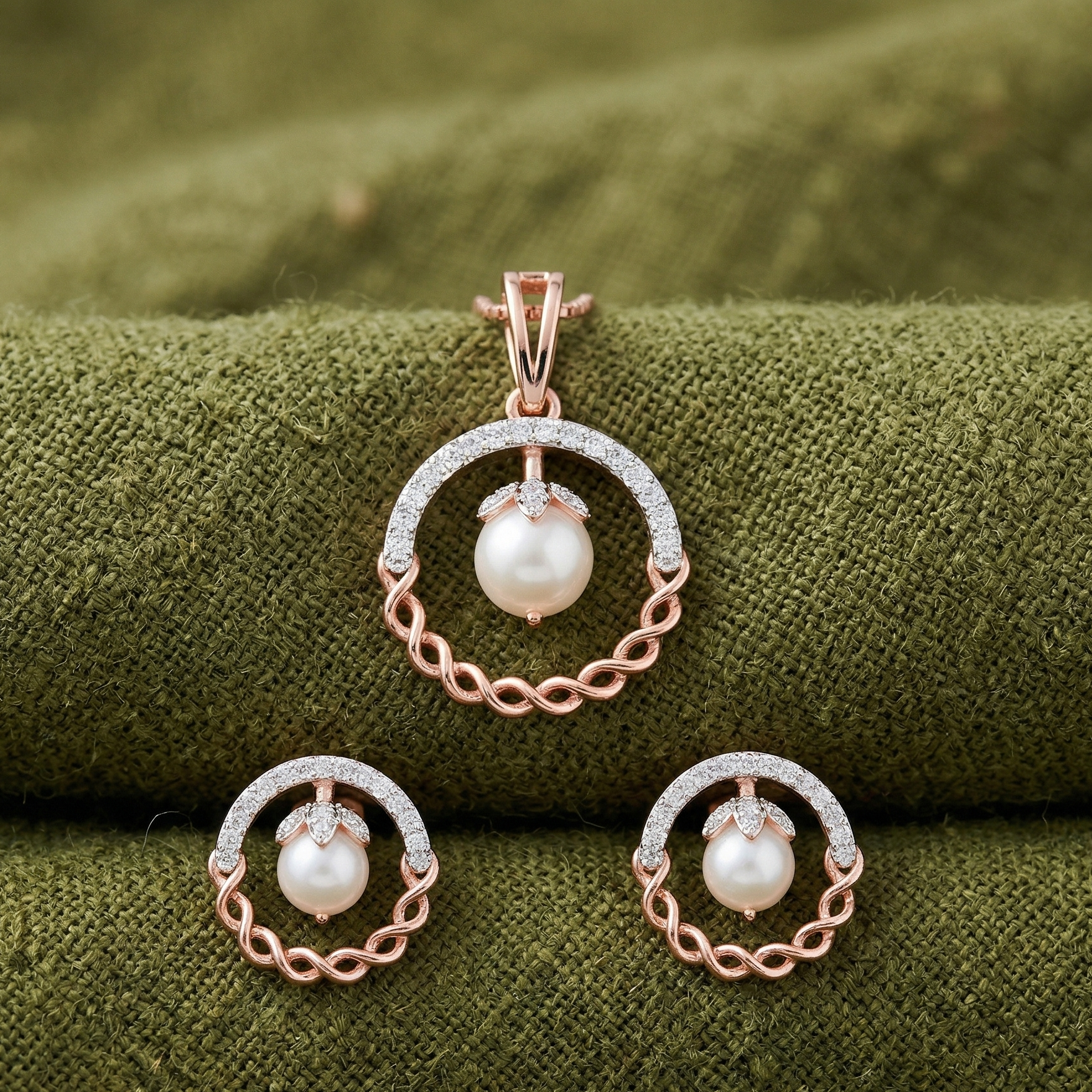 Royal Charm Diamond Pendant Set