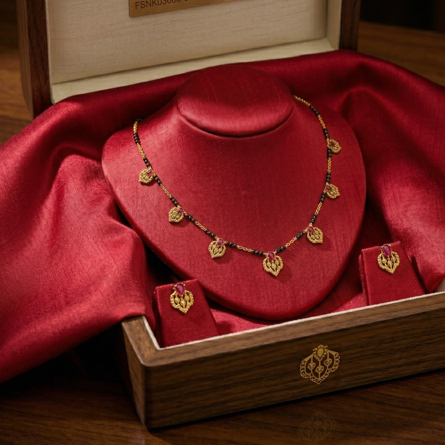 Royal Diamond Glow Necklace Set - 3