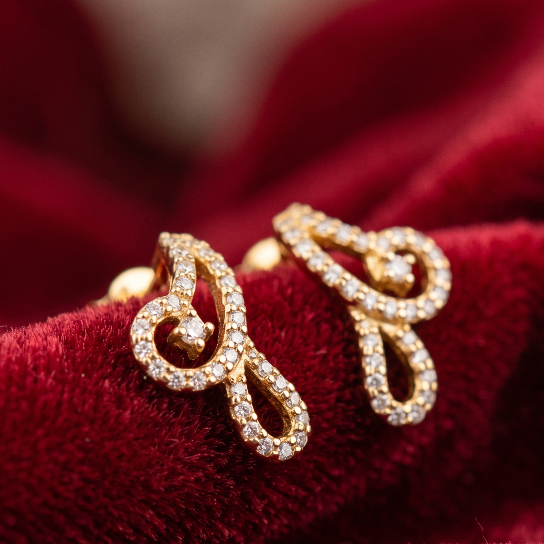 Graceful Leaf Design Diamond Earrings - 3