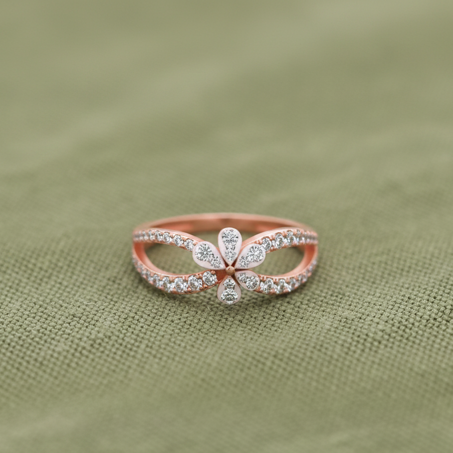 Queenly Bloom Luxe Diamond Ring