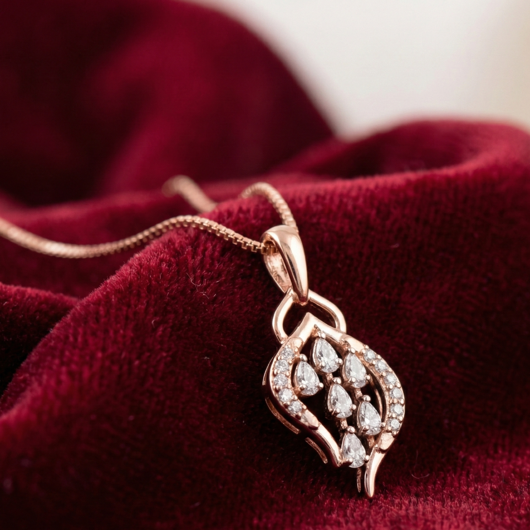 Refined Sparkle Diamond Pendant