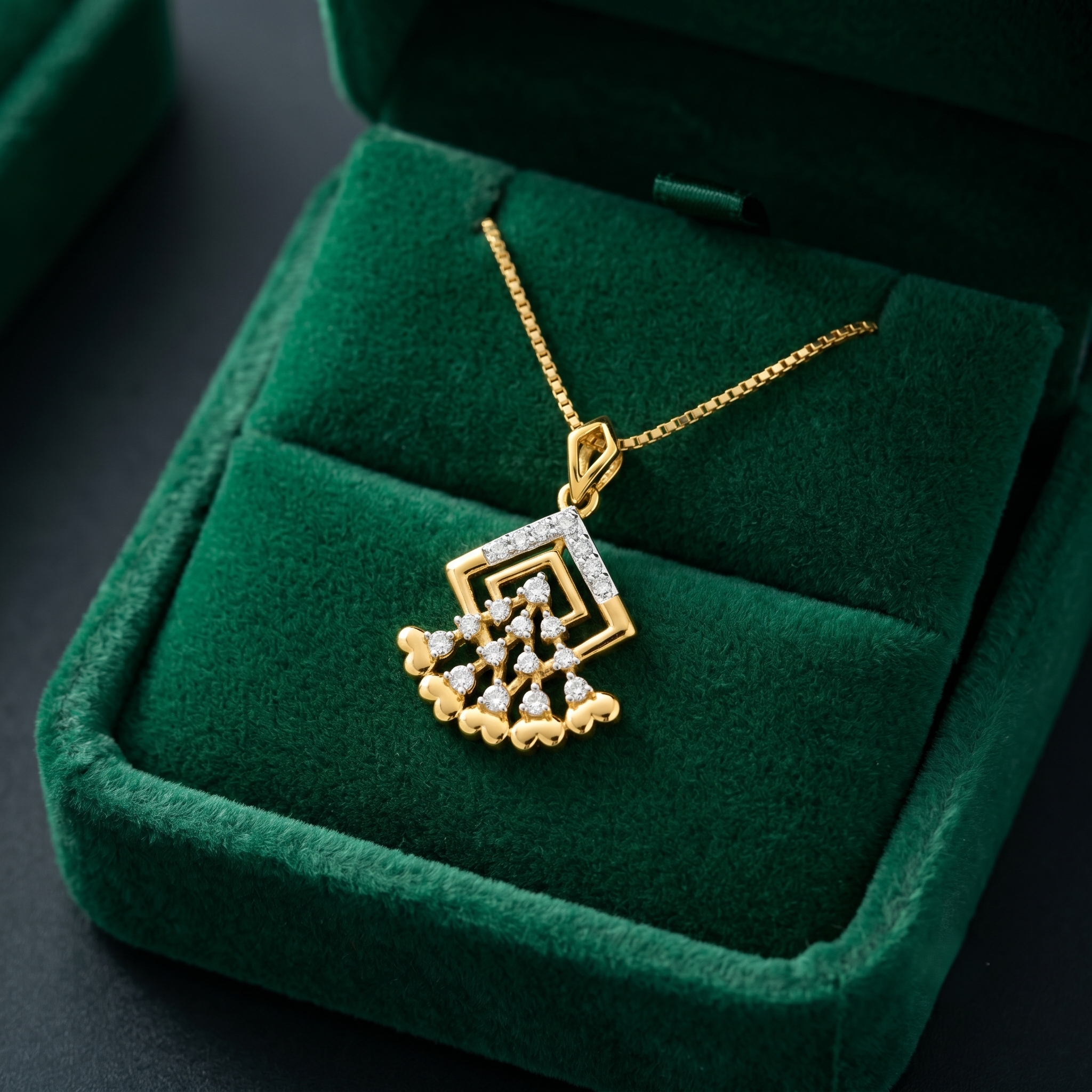 Auranova Spark Pendant