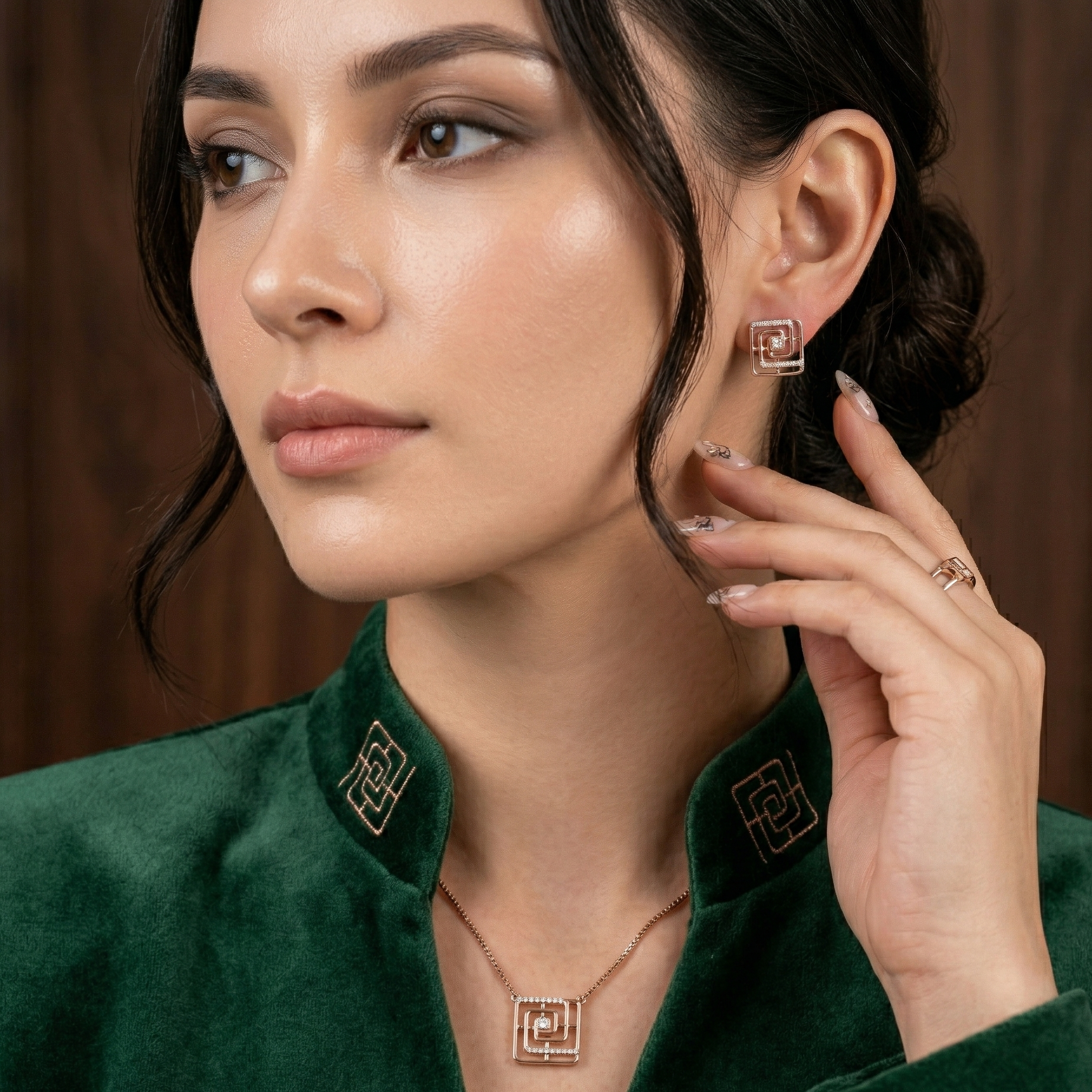 Luxe Halo Diamond Pendant Set - 3