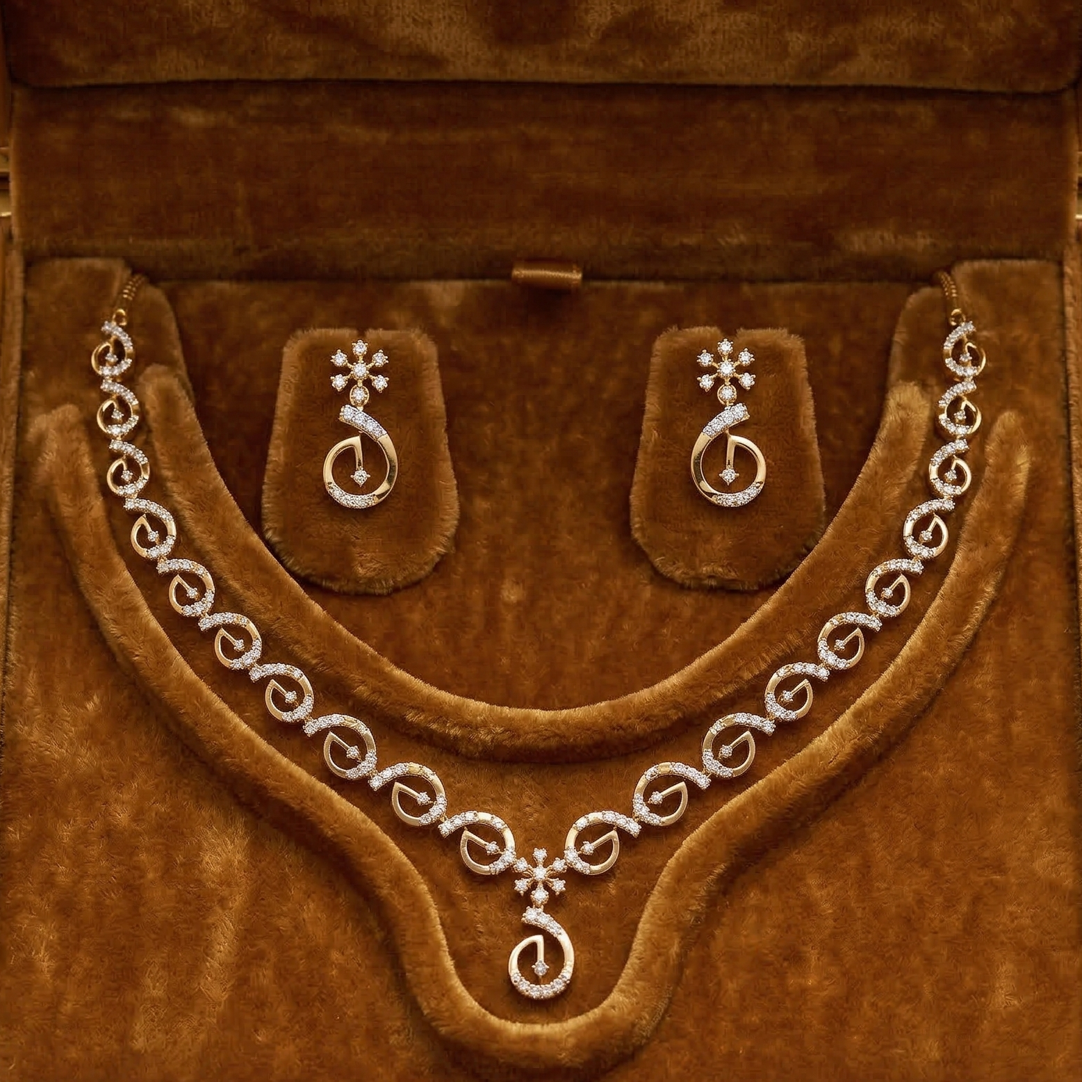 Royal Diamond Shine Necklace Set