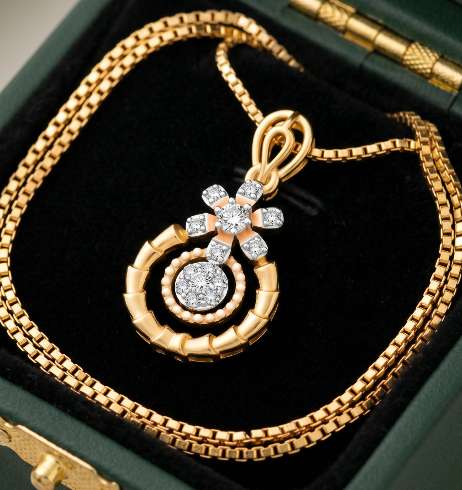 Lumiflora Diamond Pendant