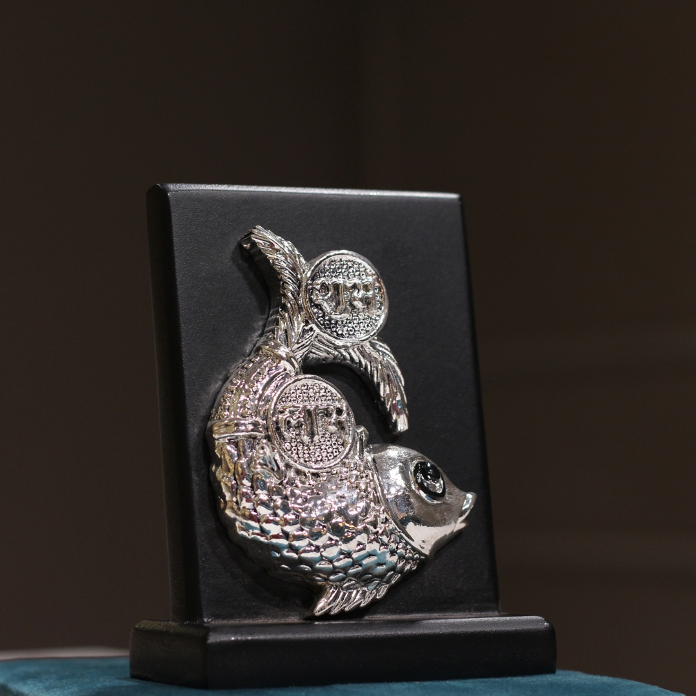 Fish Stand Clad Silver W/b - 4