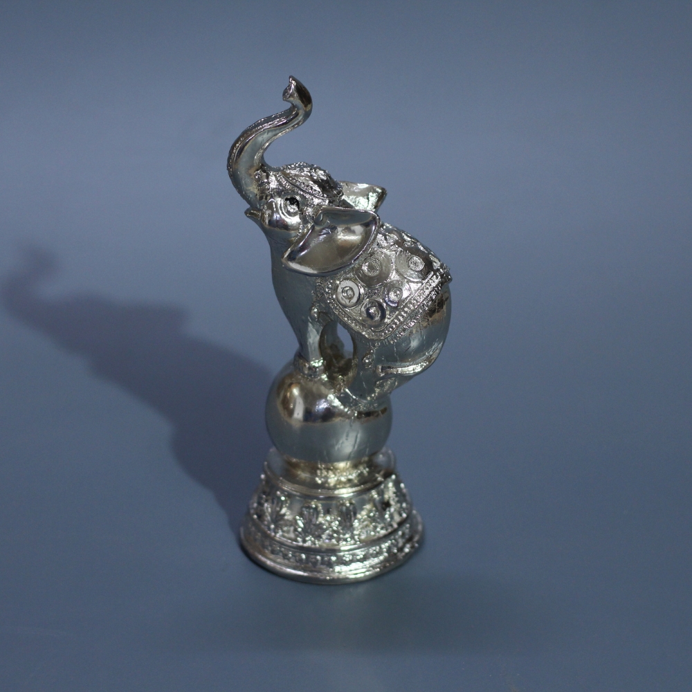 Elephant On Boll SL2114