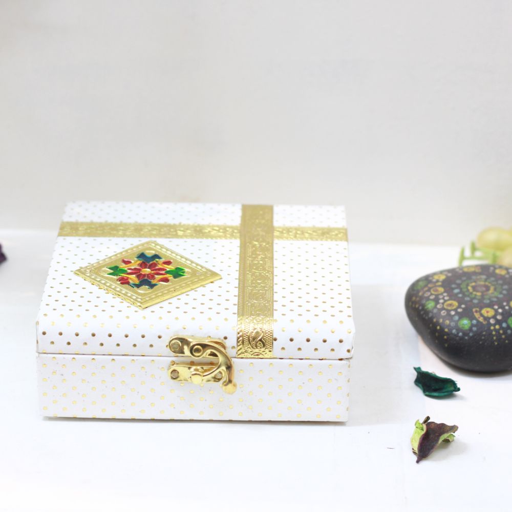Dry Fruit Box White 6X6