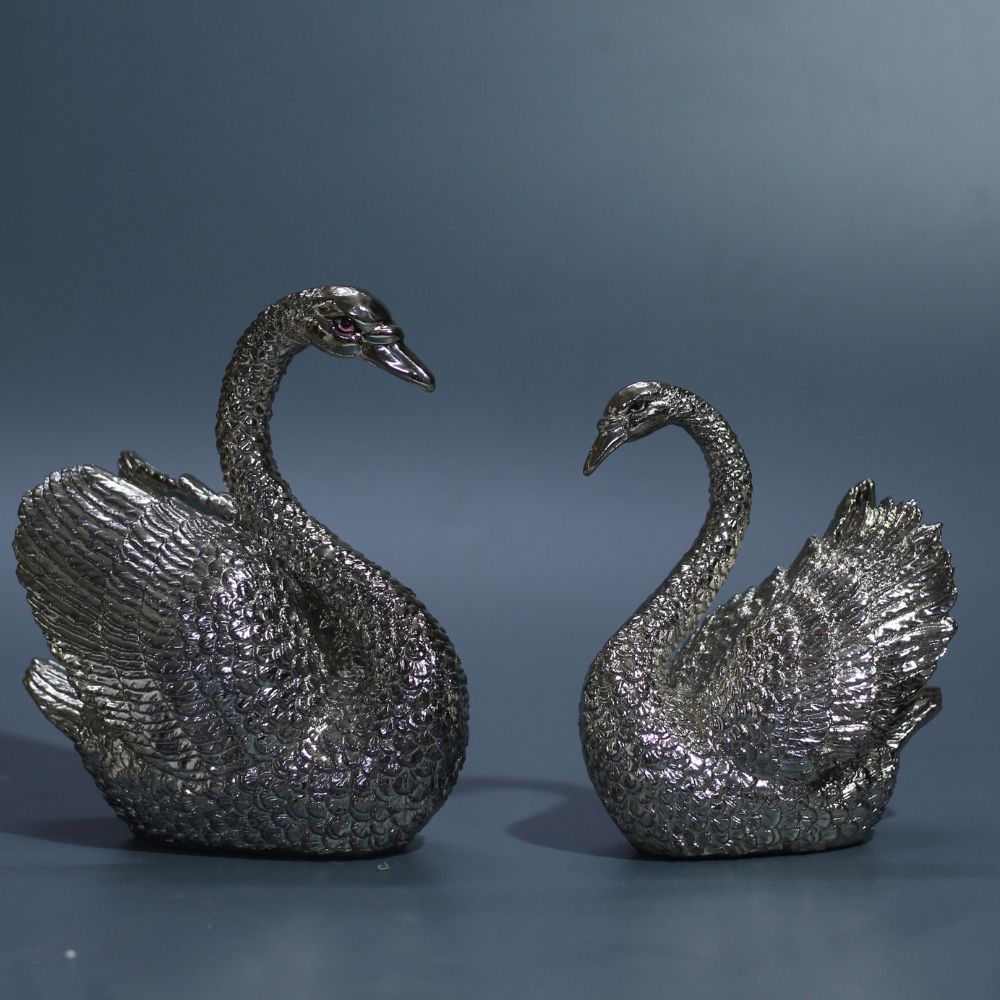 Resin Swan Pair 751B