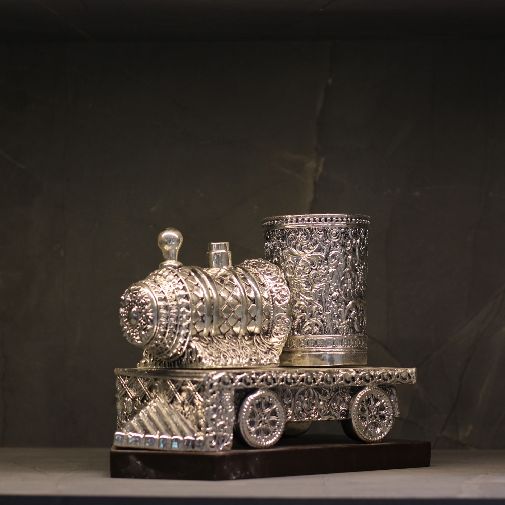 Engine Pen Stand Clad Silver W/b