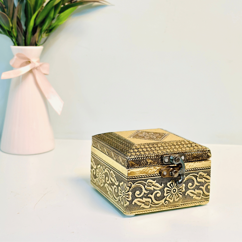 4X4 EMBOSE BOX