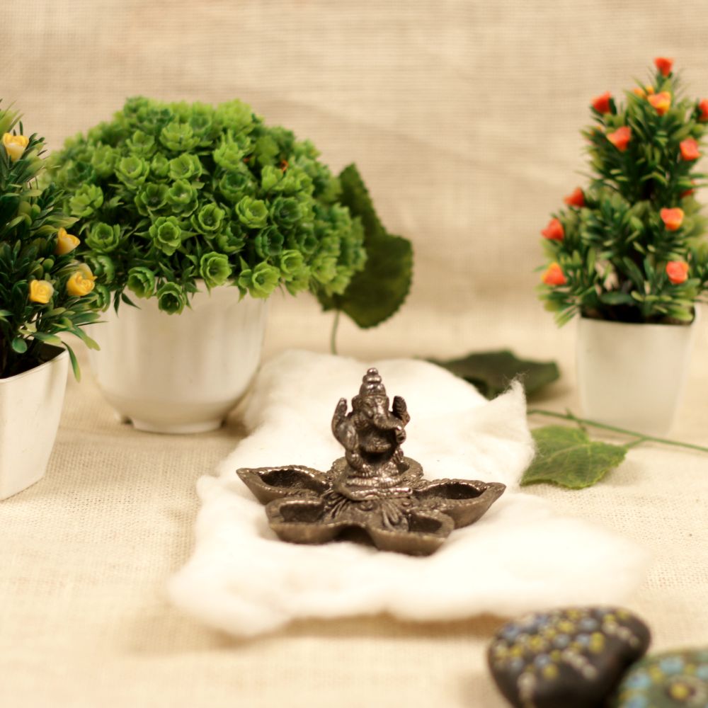 METAL SILVER GANESH WITH 5 DIA - 3