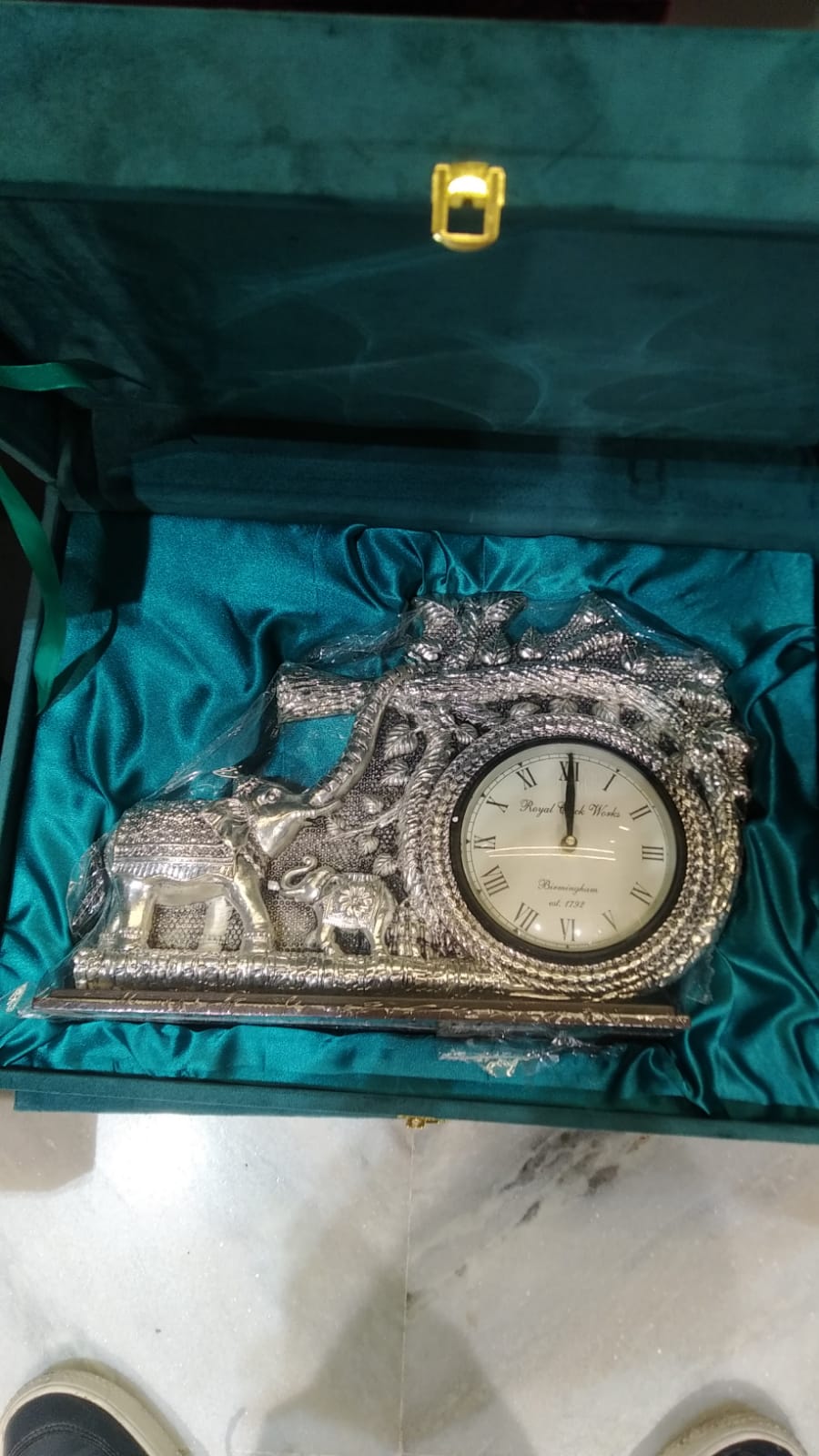 Clock Elephant Family Silver W/b