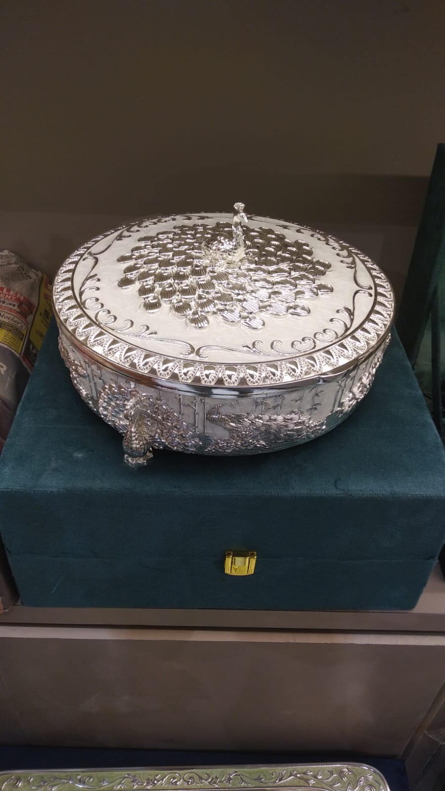 Round Dryfruit Box W/b