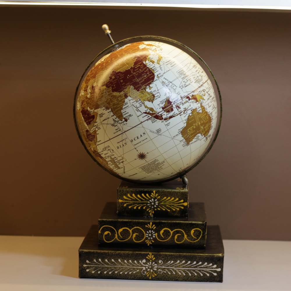 Iron Stand Globe Square
