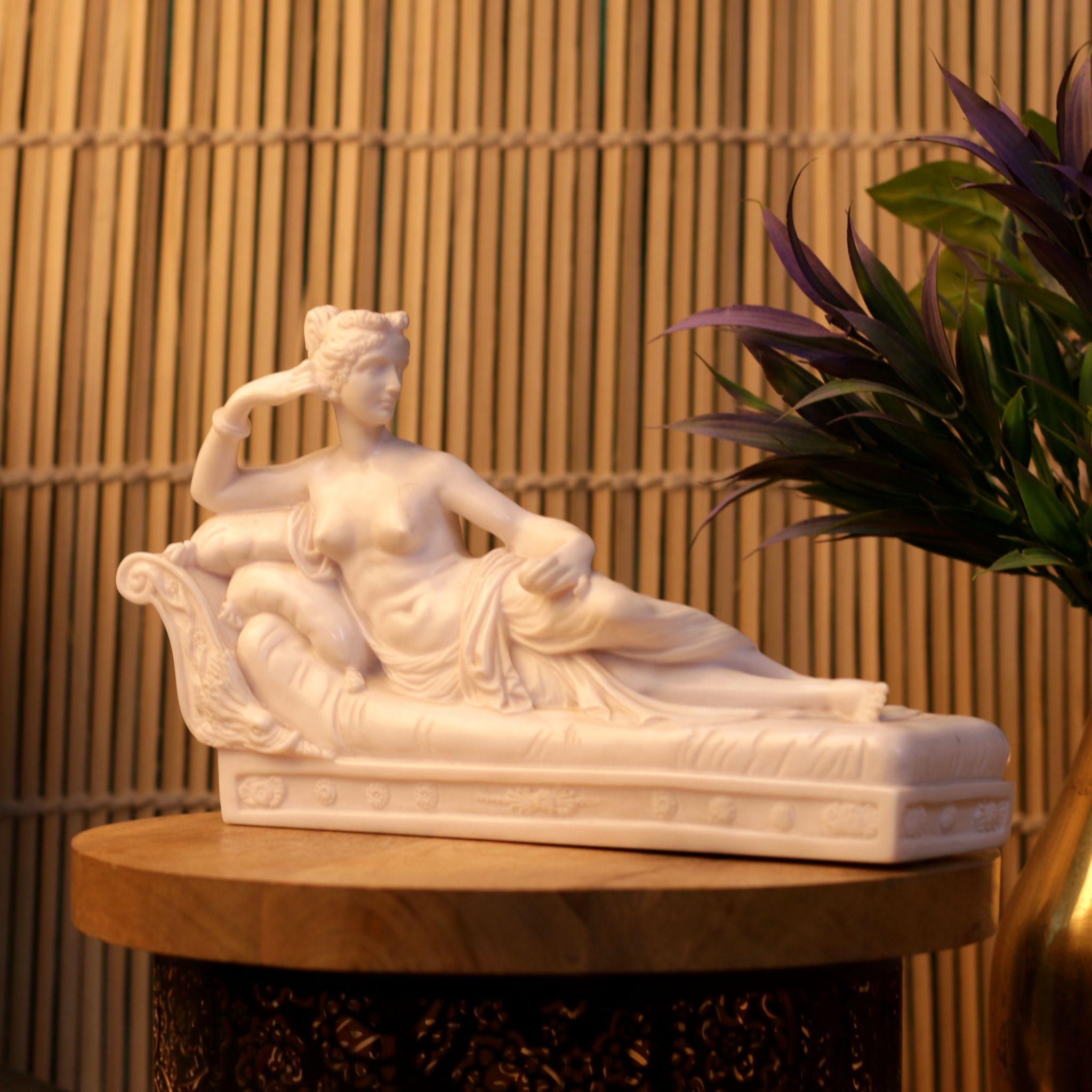 MARBLE EUROPEAN SOFA LADY - 4
