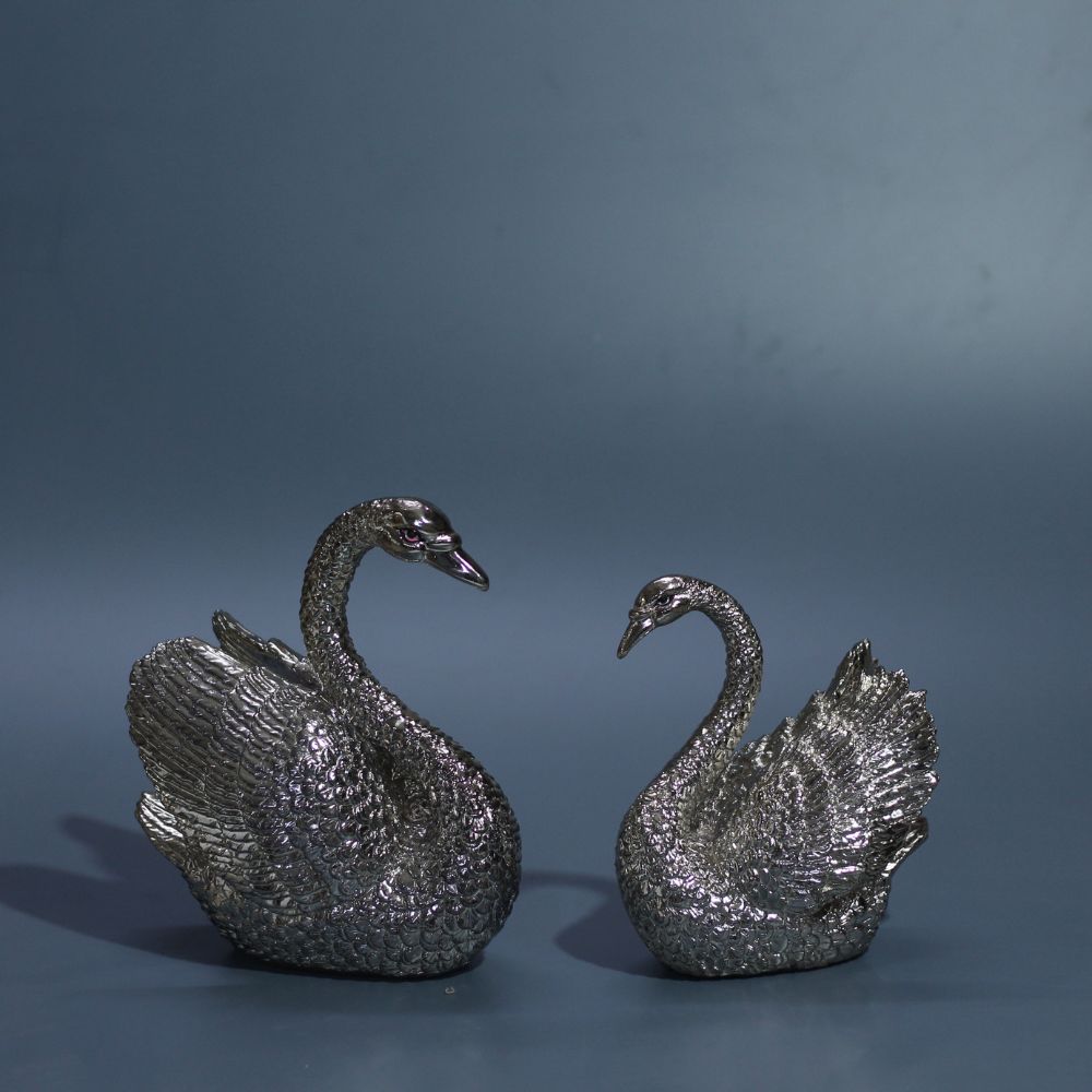 Resin Swan Pair 751B - 4