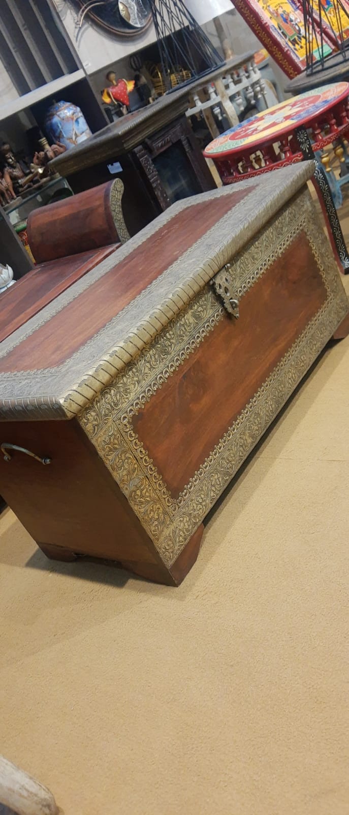 HANDCRAFTED WOODEN BRASS FTD RECT. TREASURE BOX