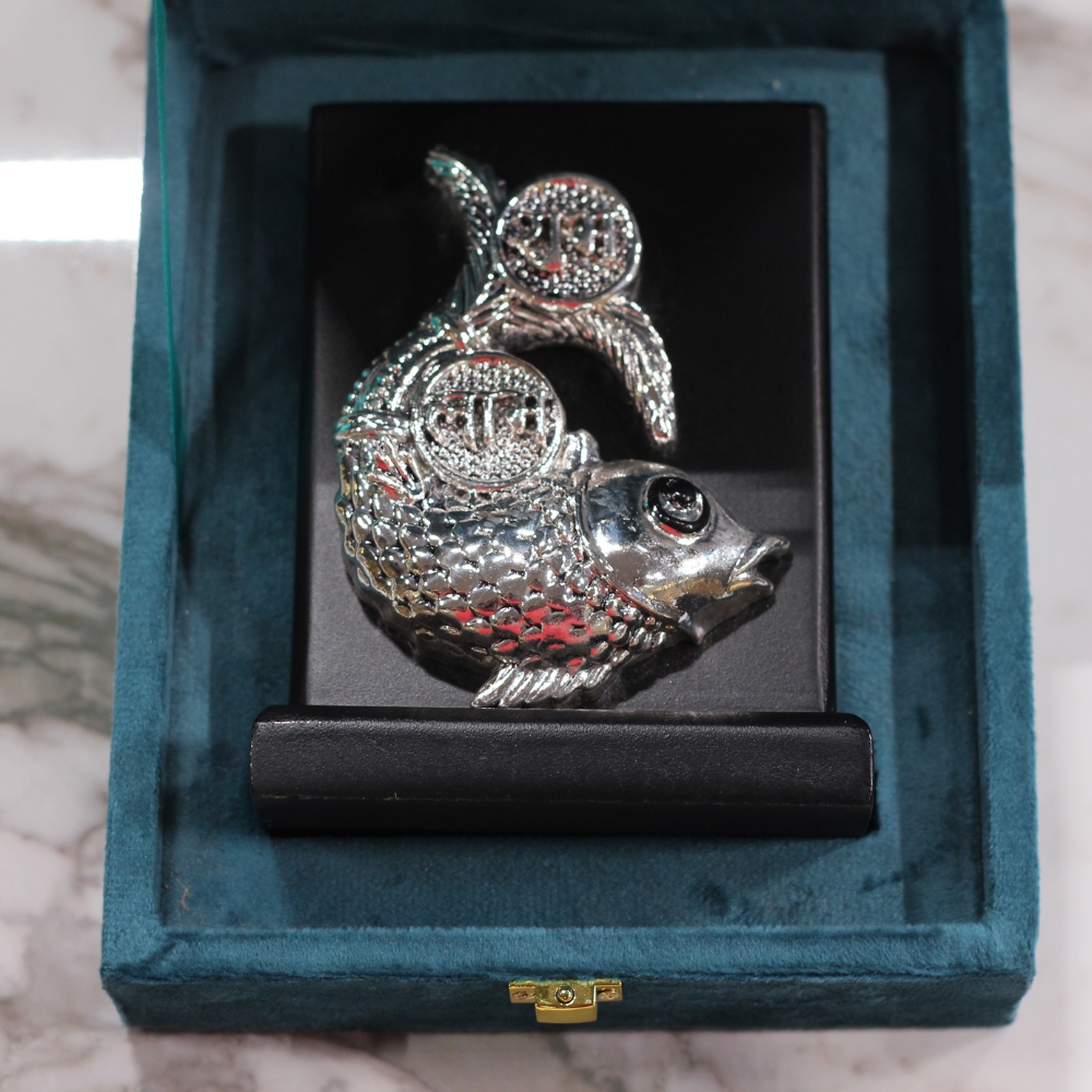Fish Stand Clad Silver W/b - 6