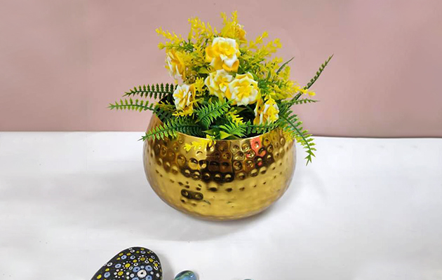 PLANTERS AND GARDEN ACCESSORIES