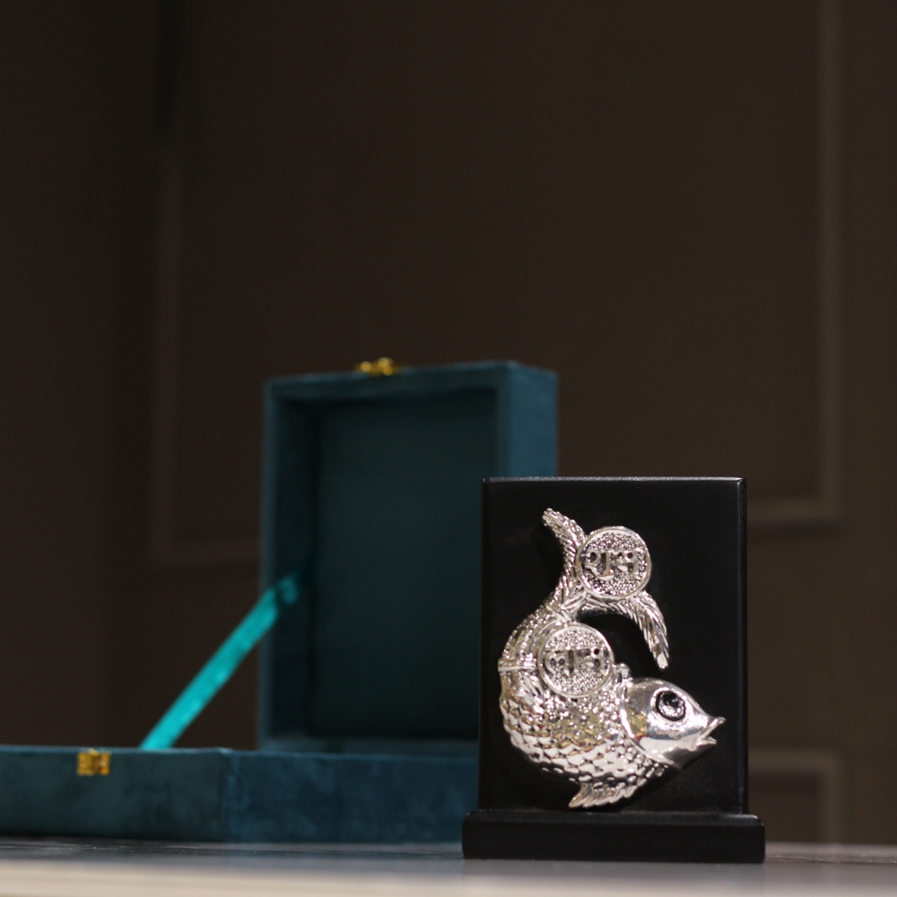 Fish Stand Clad Silver W/b - 3