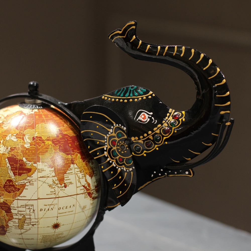 New Elephant Globe Black - 3