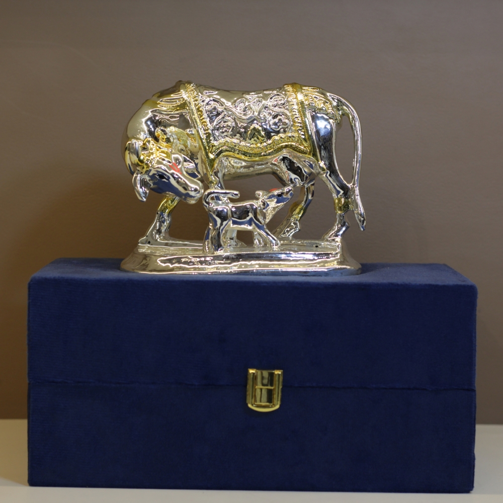 Resin Cow W/b