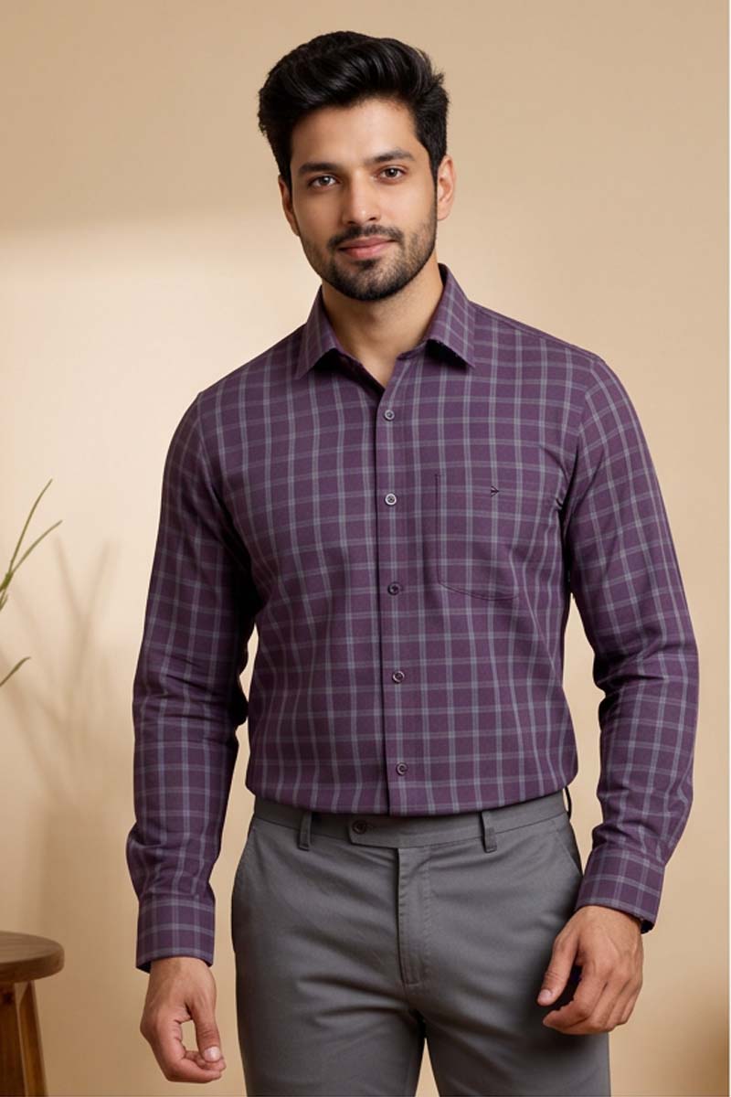 Stylish piece combines classic design with modern flair (BURGANDY)